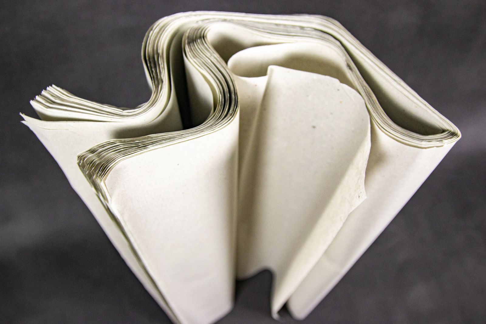 Kloboukový papír šedý 30 g / m2